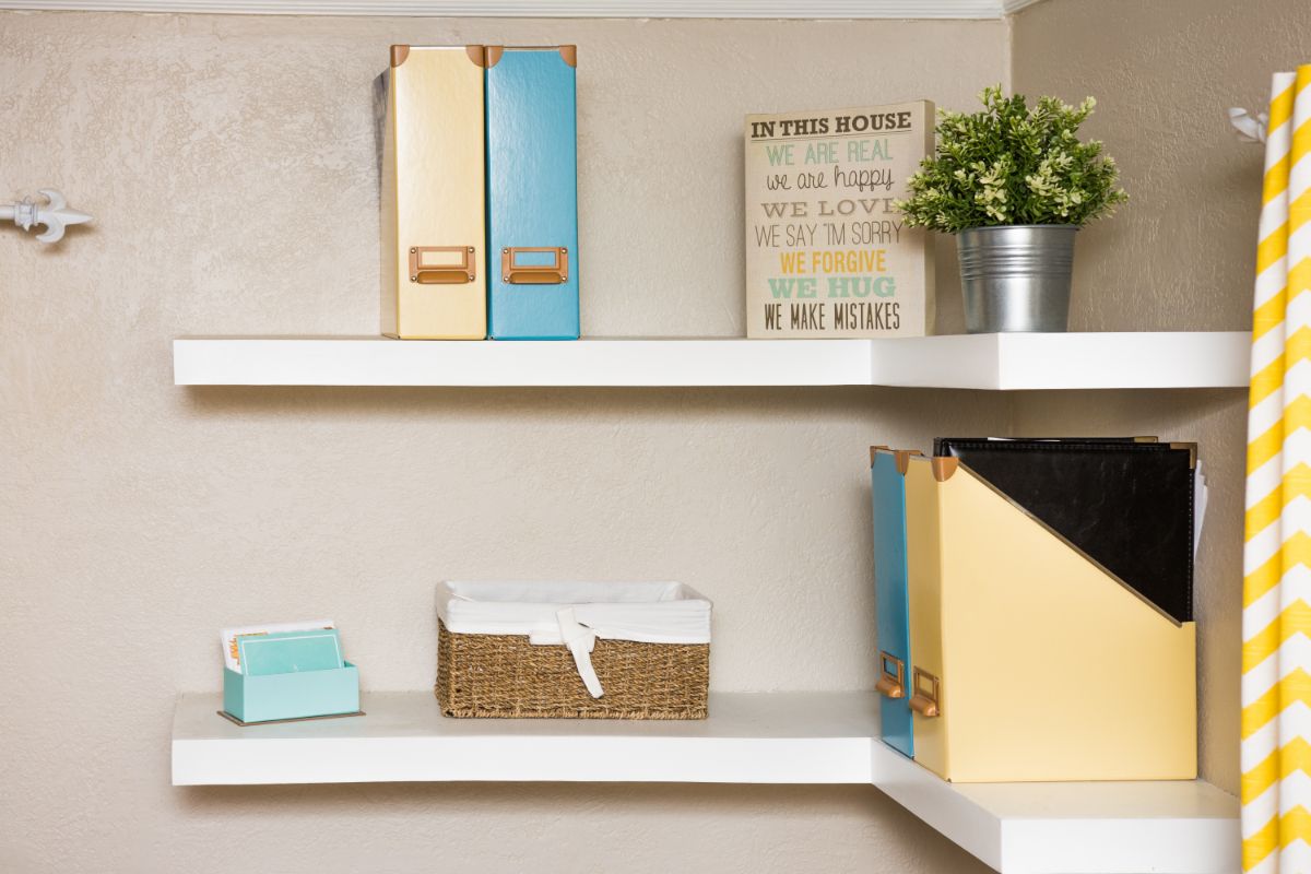 Easy guide to install open floating solid wood shelves