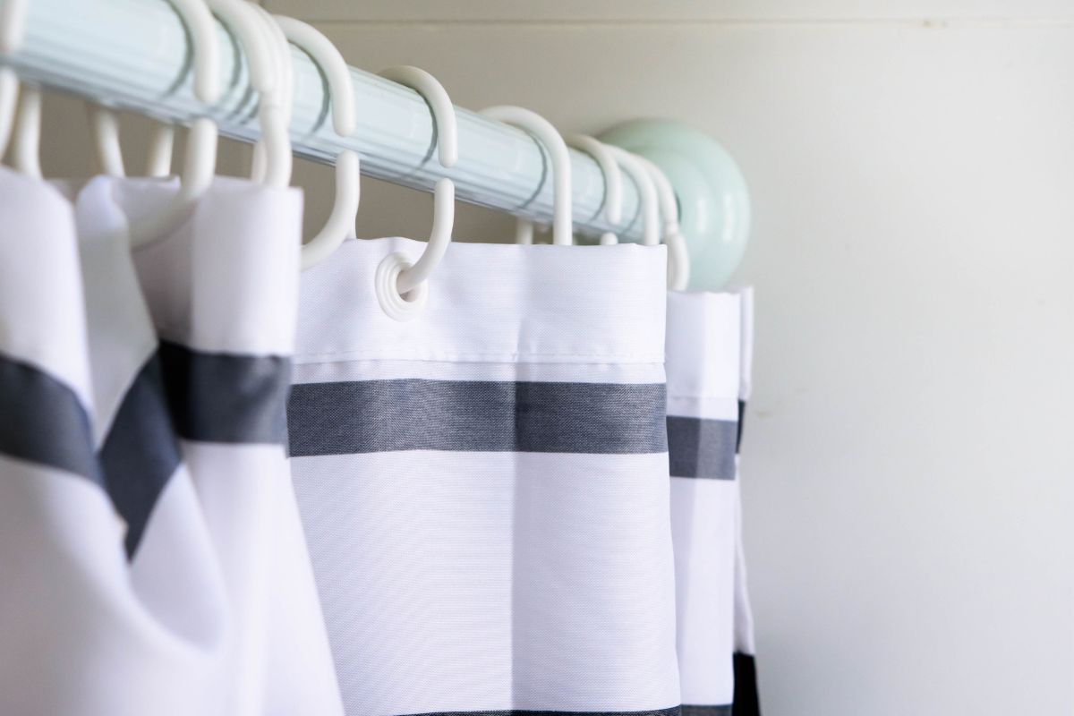 15 Bathroom Curtain Ideas For Your Perfect Home