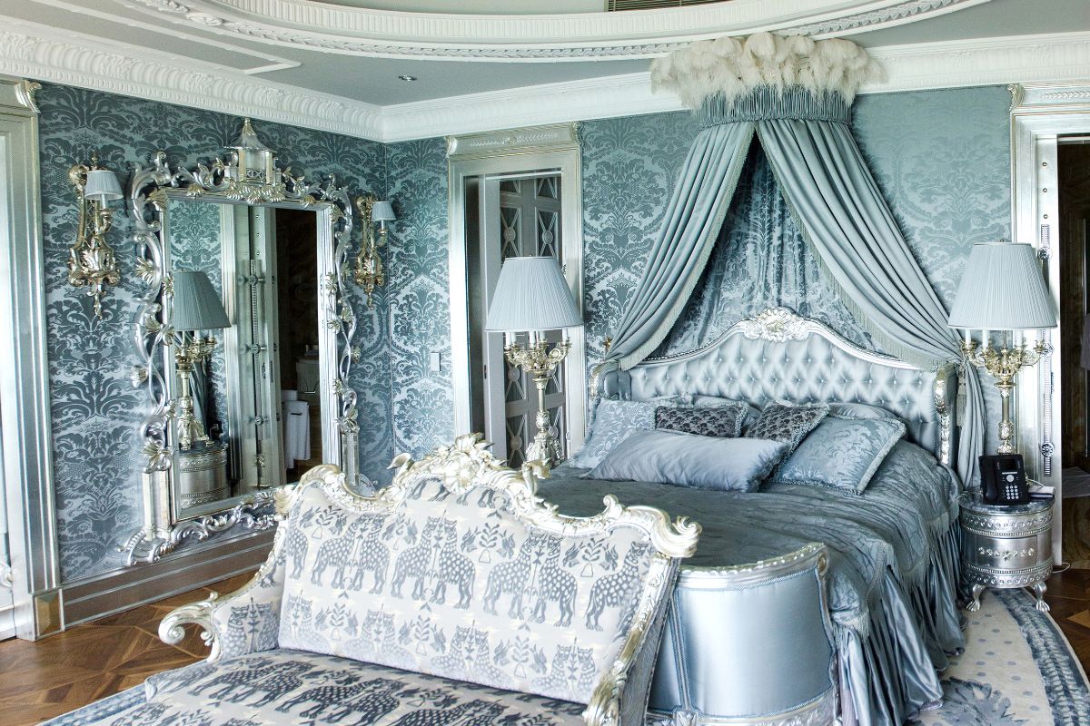 15 Glam Bedroom Ideas You'll Fall In Love With