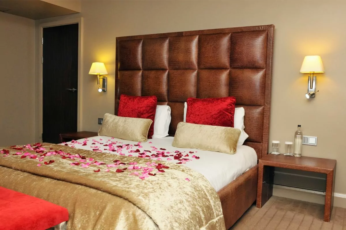 15 Romantic Bedroom Ideas You'll Fall In Love With